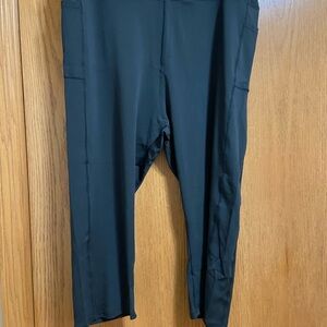 Black Cropped Leggings. NWOT